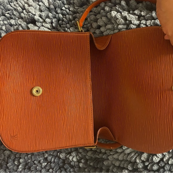 Louis Vuitton Epi shoulder bag with outside pocket. Never used. - Picture 3 of 6